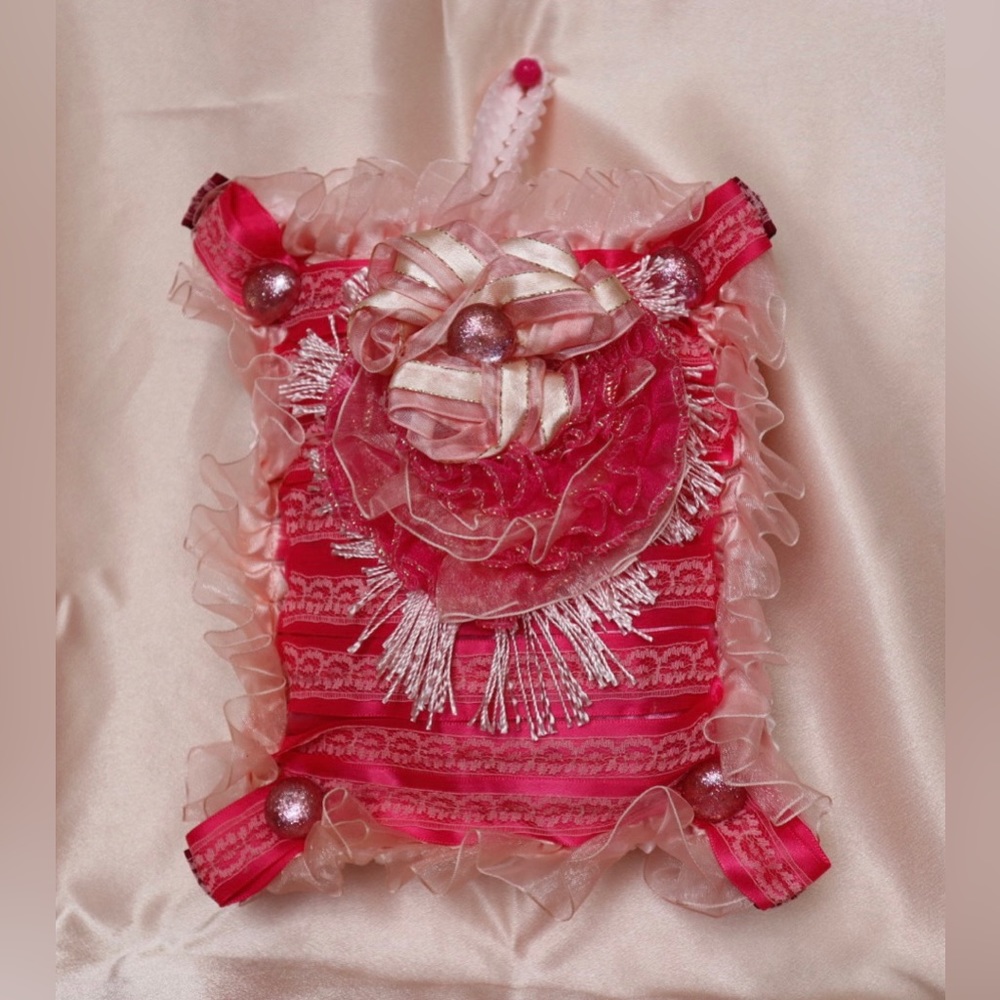 Hand Crafted Passionate Embrace Pillow Passion Flower Aroma - Picture 2 of 14